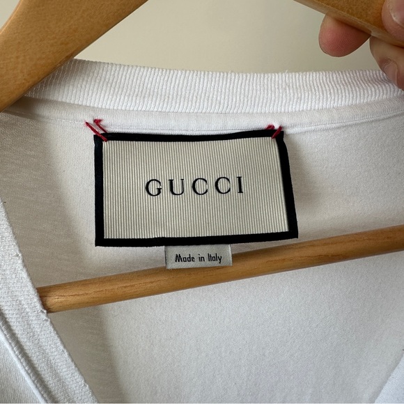 Gucci White Tee with Iconic Stripe Logo - Picture 4 of 5